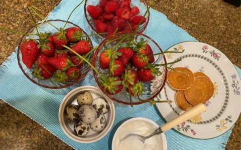Berries, bacon, eggs, mini pancakes. Sunny spring mornings and rainy afternoons 