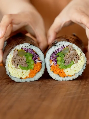 봄나물 왕김밥💚 넘겨보세요👉🏻👉🏻
날이 너무 좋으니까, 김밥싸서 나들이 가고 싶더라고요:) 향긋한 봄나물 넣고, 색감 좋은 재료들 차곡