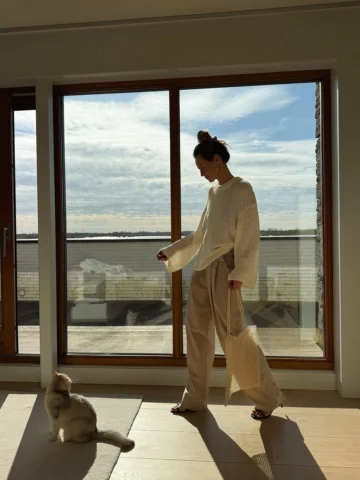 a mesh knit, a mesh bag, sun salutations and a tune that never gets old  #dailys