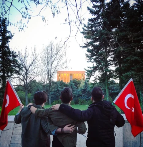 Şimdi yaşımız kaç olursa olsun, 105 yıldır bu egemen ulusun en azından bir dönem