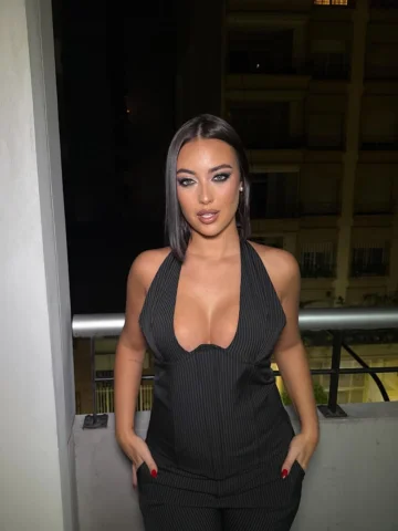 24⛓️🖤

set @giantessa 
mkp @makeupbymartupita 
pelo @marbella.beautyhair