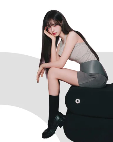 ⠀
𝗪𝗲𝗹𝗰𝗼𝗺𝗲 𝘁𝗼 𝗟𝗜𝗭 𝗘𝗿𝗮🔮

아껴둔 리즈 화보컷, 드디어 공개!

넘길수록 블랙홀처럼 더 빠져드는 매력