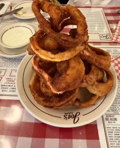 OH, SO I’M SUPPOSED ACCEPT THIS AS A PLATE OF ONION RINGS????
