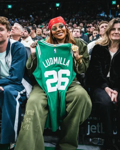 @ludmilla bringing those #Numanice vibes all the way from Brazil to Boston 🇧🇷
