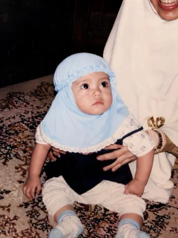 she was just a boba-eyed baby, now she smiles, spirals, and surrenders. happy bi