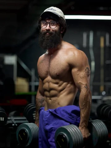 Nothing better than a 50-minute full-body workout🙈
1. Band-Resisted Deadlifts —