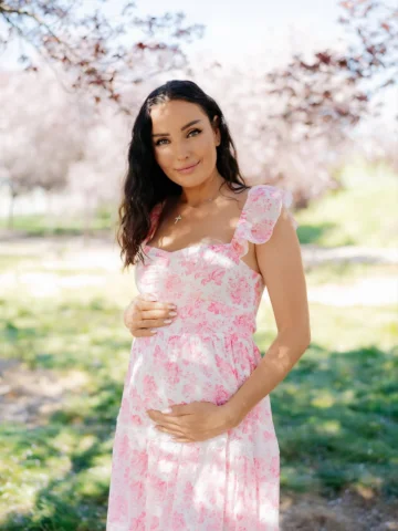 Such a special day 🥹 I finally told my friends I’m pregnant… and wow, so many e