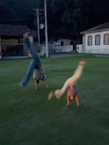 🤸🏼‍♀️