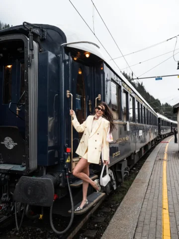 The train does not wait for anyone. Neither does time… 
@vsoetrain 📸 @jr