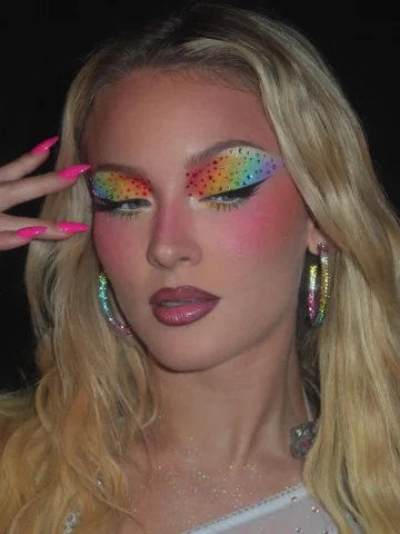 Last two show looks @sophiasinot 🌈☀️