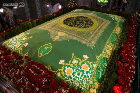 عليُّ .. مثلُ جدِّك في العلاءِ *** عليٌّ في المكارمِ والسّخاء
شموس الكون تؤذن با