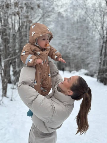 Nos premières vacances à la montagne☃️ 
•
#maman #bebe #amour #vacances #famille