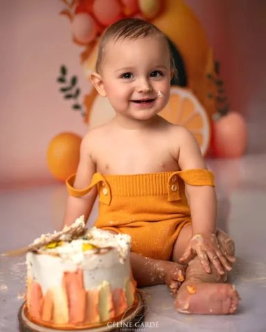 Fêter sa première bougie avec une séance Smash the cake ✨

Un gâteau, des couleu