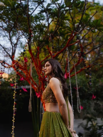 💚Stylist : @jukalker 
Outfit : @ri.ritukumar
@ritukumarhq via @neh0320
Jeweller