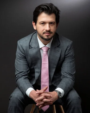 Oi

Eu me chamo Rafael PAIVA, seu advogado.

Sou sócio do @paivaeandreadv , Mest