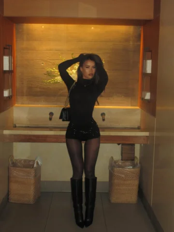 u wish u never ever met her at all 🖤 @fashionnova