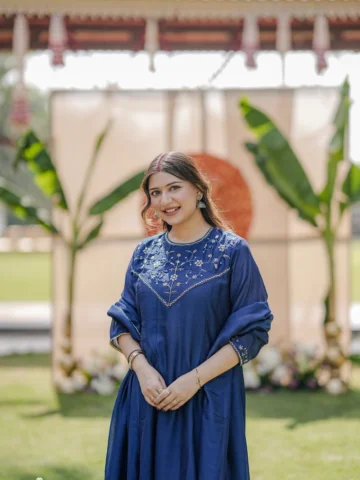 Currently obsessed with Blue 🦋 

-
Suit @colorsofearth.in 
Photography @wedding