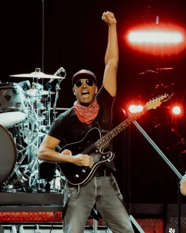 Out here rocking like crazy and having a blast with @springsteen & the mighty E 