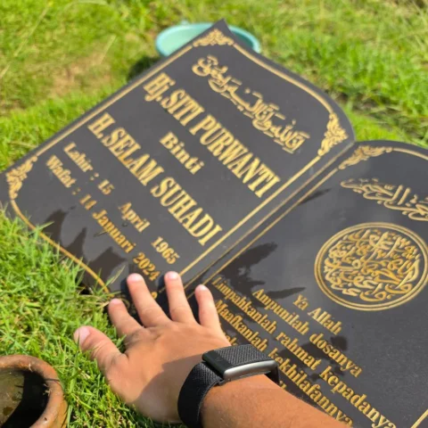 Mama.

Hari ini mama ulang tahun. 
Dan tahun kedua mama sudah ngga ada.
Maxime s