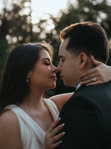 Un paso más cerca del altar… 👰🏻‍♀️🤵🏻
Save the date 🤍
