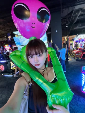 ハワイの続き🌈
人間UFOキャッチャーもやったんだけど最後なぜか沈められて困惑した😂宇宙人ゲット👽💚🩷
夏休みにまた行けたらいいなぁ。お仕事がんばる�