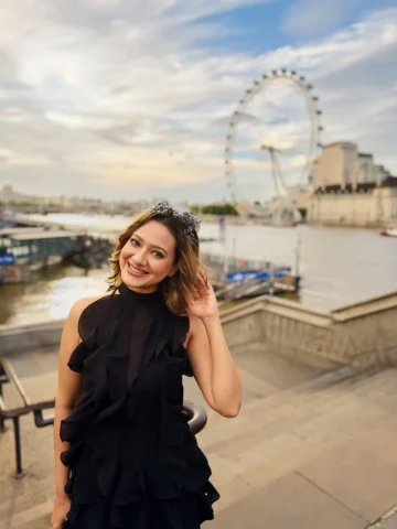 London….❤️
.
.
.
.
#Uk #London #MadalsaSharma #TravelGram