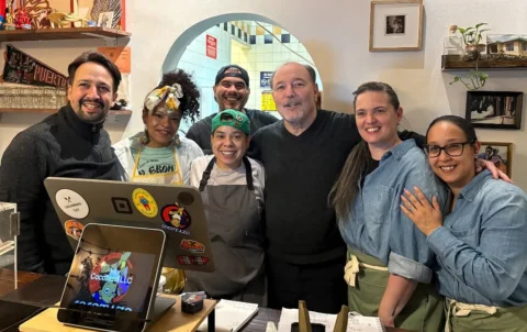 Lin-Manuel Miranda y yo con el personal del COCOTAZO 
¡Tremenda comida! “Arroz p