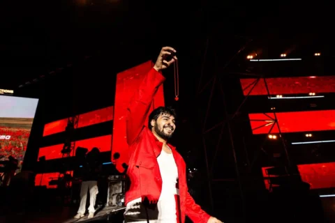 Turned a poetry show into concert. 
20,000 + people vibing on poetry . 
Met my f