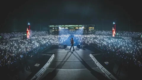 I WAS HOME LAST NIGHT ♥️ 

3rd slide is my favourite moment from CHD.
