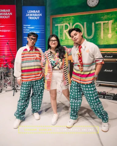 seragam sekolah hari : rabu 📚

Guru Tata Busana : @andrepanaga 🫡
Seragam : @ca