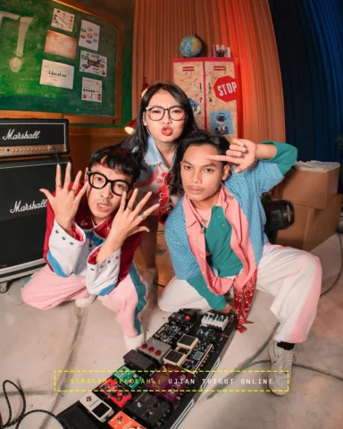 seragam sekolah hari : jumat 🏫

Guru Tata Busana : @andrepanaga 🫡
Seragam : @m