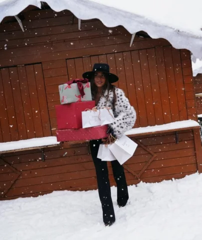 Concours de Noël avec @aparanjan_paris 🎄💫❤️
Tentez de remporter 2 bons d’achat