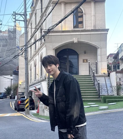 어떻게 괜찮게 지내고 있습니당👋🙇‍♂️