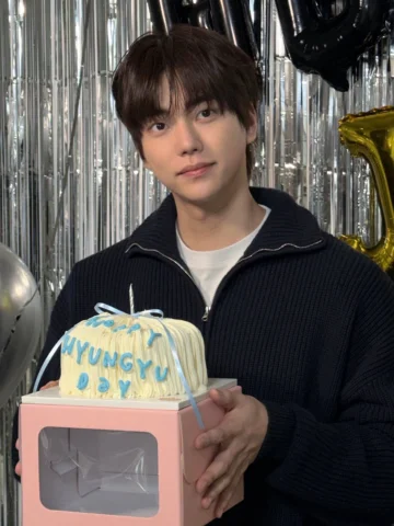 Happy birthday to me🥳 새해 복 많이 받으시고 다들 행복만하세요!