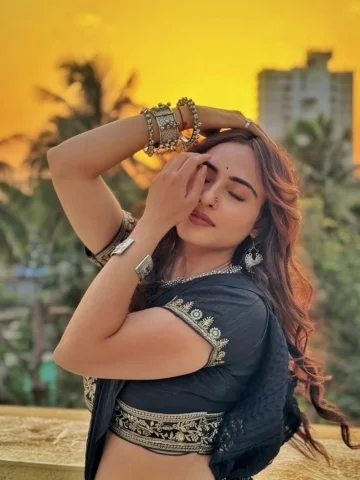 Basking in love🌤️🌻❤️

Styled by: @shilpsaxena 
Shot by: @i_am_satyampanday 
Ha