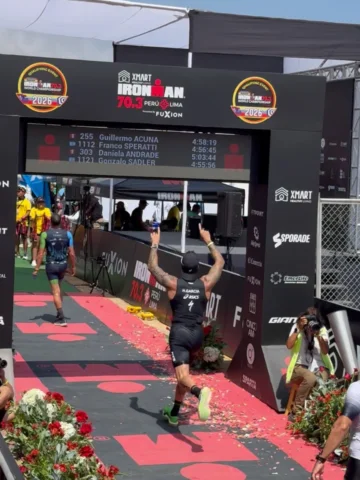 Lo logramos hijo… promesa cumplida 👊🏽❤️ sub5 en nuestro primer Ironman!!

grac