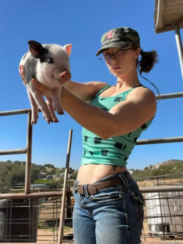 New farm episode coming back to the Youtube channel soon 👩‍🌾 (hopefully 🤞)

F
