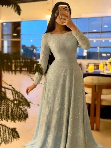 - يُـصاب الإنسان بإنسان أخر💙

الفستان من @shrooq.almuhsen