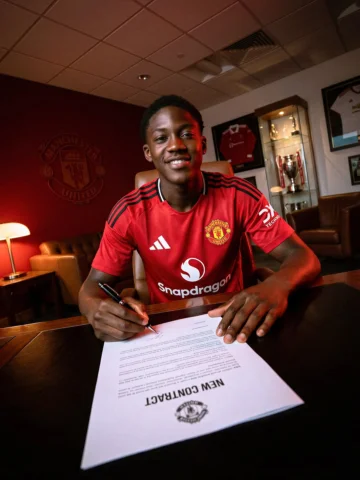 🚨 𝐄𝐗𝐂𝐋𝐔𝐒𝐈𝐕𝐄: Kobbie Mainoo 𝐍𝐄𝐖 𝐃𝐄𝐀𝐋 at Man United now 𝐒𝐄𝐀𝐋�