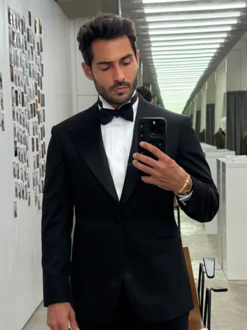 Night out🥂

Tailor made tux : @rives_paris