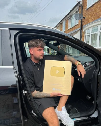 ONE MILLION SUBSCRIBERS ON YOUTUBE - this year has been such an incredible journ