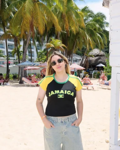 Na terra do rei do reggae, no mar do Caribe e tô esquecendo de mais alguma coisa