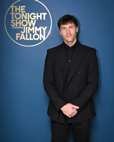 @thetraitorsus Season 4 Winner @robert_rausch makes his Tonight Show debut to ta