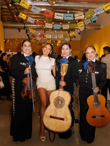 Canta y no llores 🎵 

This event was a celebration of our brand @deziskin but m