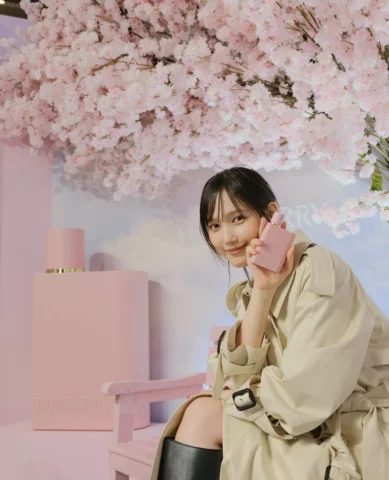 🌸
バーバリー ハー サクラ ジャーニー⾏ってきました🌸
バーバリー ハー パルファムはチェリーの⽢さにバニラが重なって、結構しっかりめの⾹り。
⽢いのに軽