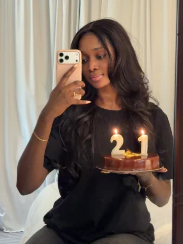 Qui ose dire le contraire 🥹😋

19/11/25 🤍
Thanks everyone for the birthday wis