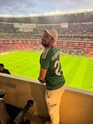 Hoy fui a ver el partido de leyendas gracias a @caliente_sports subí esta foto p