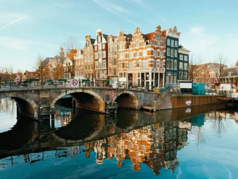 Sunny day in Amsterdam ✨ There is something special about this city! I have been