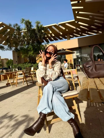 طب بزمتكم مش قلبكم عشقني فعلا🙂‍↔️😂💗💗…!
اكيد مش عارفني عشان النضارة وأكلة نص 
