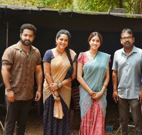 ❤️No words.. Just  LOVE..HAPPINESS..GRATITUDE..
#devara #ntr #janhvikapoor #kora
